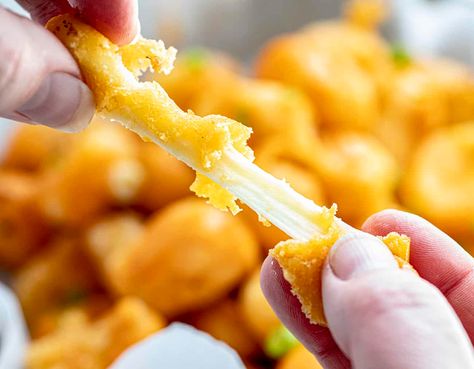 Homemade Cheese Curds, Deep Fried Cheese Curds, Cheese Curds Recipe, Buffalo Deviled Eggs, Cheddar Cheese Curds, Buffalo Chicken Nachos, Fried Cheese Curds, Fair Foods, Butter Making