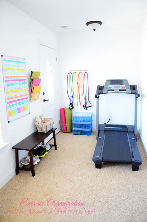 Get Inspired to Work Out With These 8 Extremely Organized Home Gyms - The Organized Mom Workout Nook, Small Home Gyms, Small Home Gym Ideas, Home Gym Machine, Small Home Gym, Fitness Meals, Workout Room Home, Gym Room At Home, Reformer Pilates