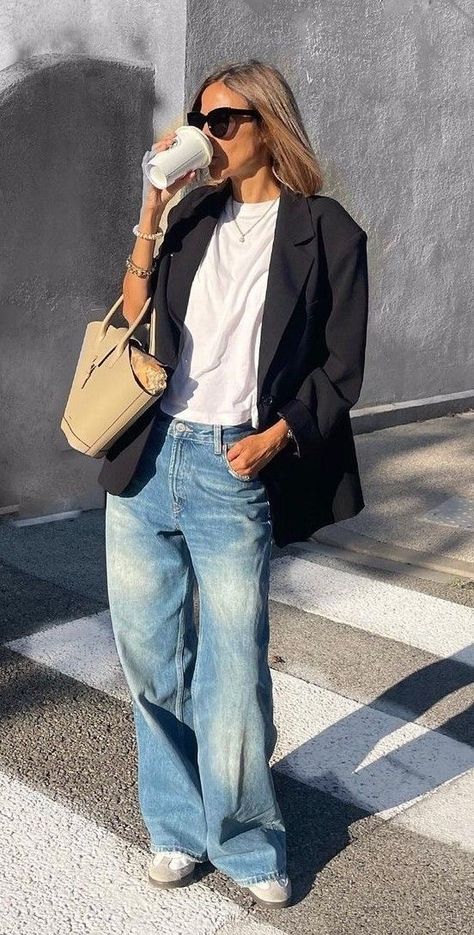 Wide Leg Jean Streetstyle, All Black Outfit Casual Summer, No Heels Outfit, Wide Leg Jeans Outfit With Sneakers, Jean Large Outfit, Wide Leg Jeans With Sneakers, Looks Adidas, Adidas Samba Outfit, Look Boho Chic