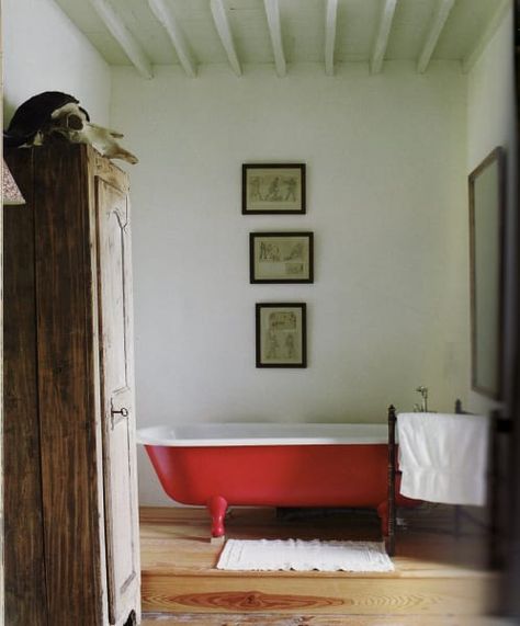 Rustic country cupboards Kathryn Ireland, Clawfoot Tub Bathroom, Red Bath, Perfect Room, Barn Style House, Clawfoot Tub, Bath Tub, Beautiful Bathrooms, Clawfoot Bathtub