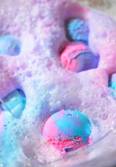 Get the party started with this Cotton Candy Unicorn Party Punch and Unicorn Ice Cream Cake! The punch recipe is made simply with 2 ingredients and the ice cream cake takes just minutes to decorate. The kids will love this fun and colorful drink! Unicorn Birthday Desserts, Hatchimals Birthday Party Ideas, Unicorn Snacks For Party, Girls 8th Birthday Party Ideas, Unicorn Punch, Halloween Costume Unicorn, Cotton Candy Unicorn, Punch Party, Diy Unicorn Birthday Party