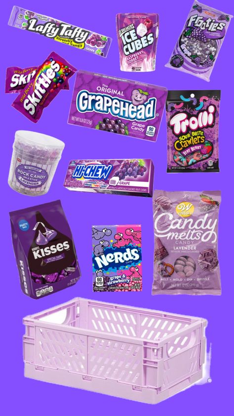 Purple sweet box idea Purple Food Items For Color Party, Purple Food Basket, Purple Theme Snacks, Purple Snack Ideas, Purple Foods For Party Snacks, Purple Snack Basket, Purple Sleepover Party, Purple Board Night Food, Purple Gift Box Ideas Birthday