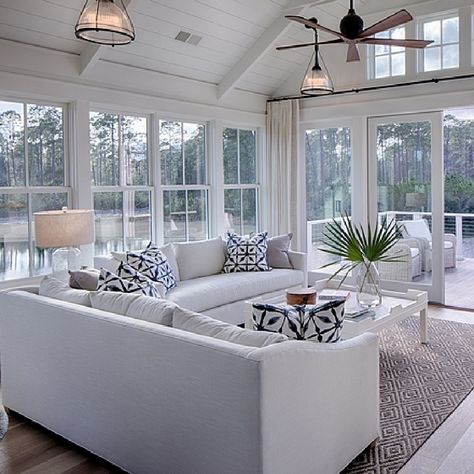 Cottage Great Room, Great Room Paint Colors, Low Country Cottage, Coastal Cottage Kitchen, Coastal Cottage Living Room, Cottage Style Bedroom, Coastal Cottage Decorating, Coastal Style Decorating, Sunroom Designs