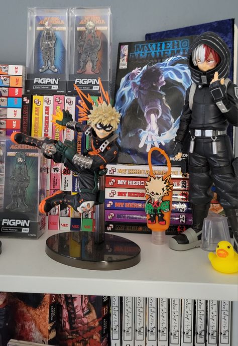 Anime Shelf Aesthetic, My Hero Academia Room Decor, Manga Display Shelf, Manga Shelves Aesthetic, Aesthetic Manga Shelves, Manga Collection Shelf Aesthetic, Academia Room, Big Bedrooms, Otaku Room