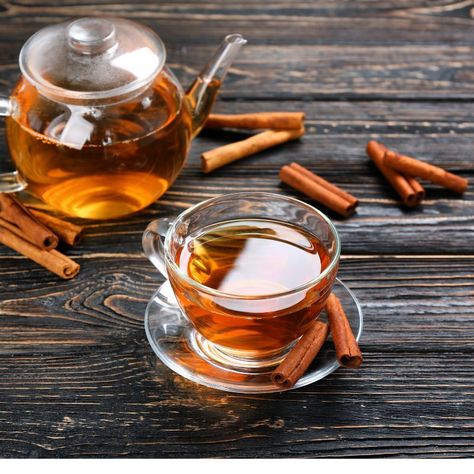 Here are 6 morning drinks that will help burn belly fat Cinnamon Tea Benefits, Cinnamon Health Benefits, Cinnamon Benefits, Bistro Food, Cinnamon Tea, Ceylon Cinnamon, Morning Drinks, Masala Chai, Tea Benefits