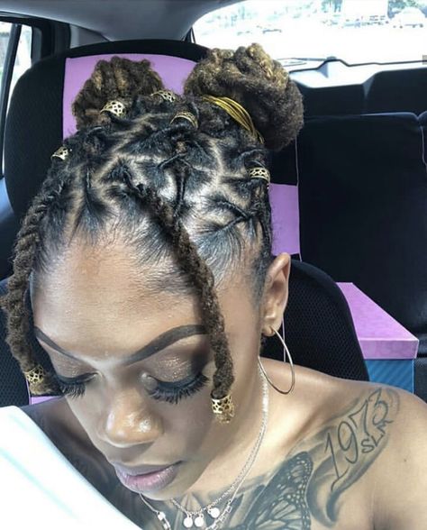 Pinterest: @ prettiiegorgeous ♥ Half Dreads, Short Dreadlocks Styles, Dreads Styles For Women, Hairstyles Mens, Faux Loc, Blond Ombre, Dreads Girl, Beautiful Dreadlocks, Short Locs Hairstyles