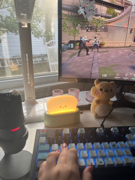 Valorant Gaming Setup, Gabbie Core, Valorant Setup, Aesthetic Valorant, Cute Pc Setup, Gamer Boys Aesthetic, Valorant Aesthetic, Aesthetic Pc Setup, Gaming Valorant