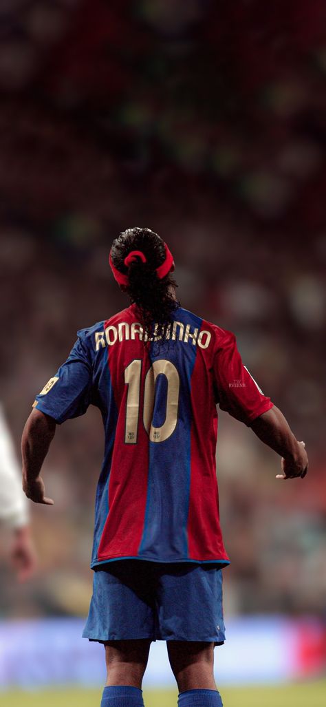 Ronaldinho Wallpapers 4k, J.i.d Wallpaper, Football Aesthetic Wallpaper, Fcb Wallpapers, Football Nostalgia, Ronaldinho Wallpapers, Football Wallpaper Iphone, Football Players Photos, Lionel Messi Barcelona