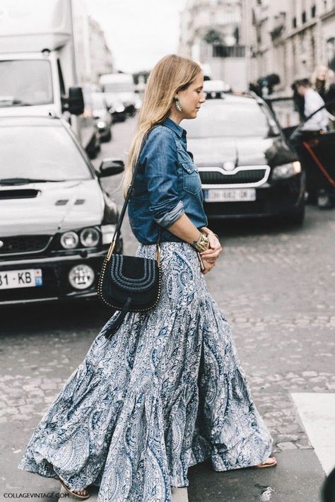 maxi dress + denim Look Hippie Chic, Vintage Street Style, Jenna Lyons, Look Boho Chic, Mode Boho, Collage Vintage, Street Style Paris, Mode Inspo, Maxi Skirts