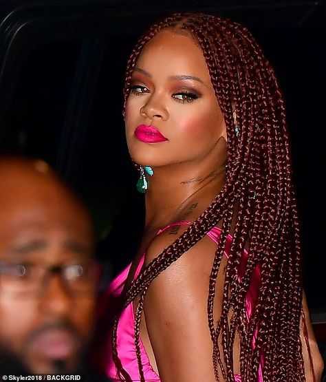 Rihanna Hair, Burgundy Box Braids, Rihanna Fashion, Red Box Braids, Pink Satin Mini Dress, Looks Rihanna, Rihanna Riri, Long Box Braids, Rihanna Style