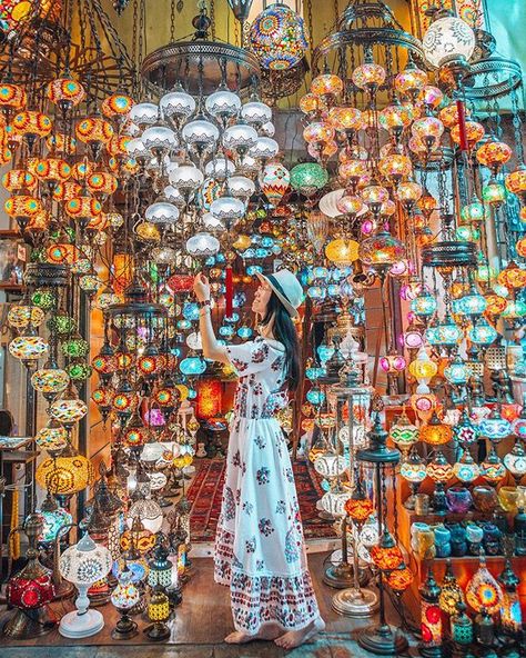 Grand Bazaar Istanbul Istanbul Wallpaper, Istanbul Market, Trip To Turkey, Istanbul Travel Guide, Bazaar Istanbul, Grand Bazaar Istanbul, Istanbul Turkey Photography, Istanbul Photography, Istanbul Travel