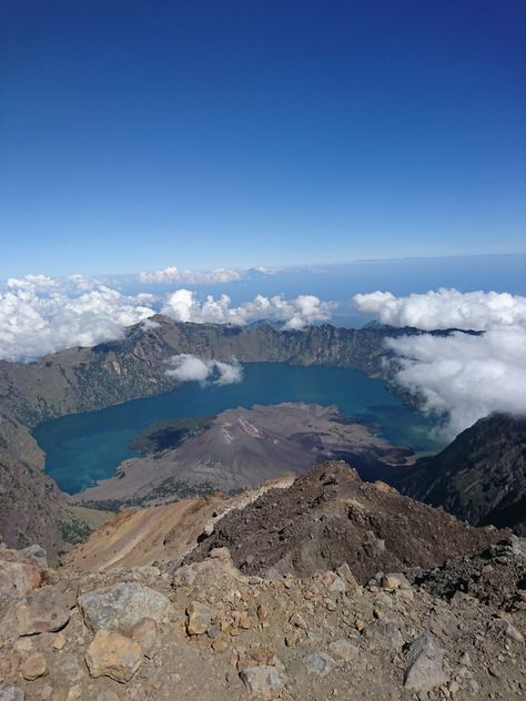 Rinjani Mountain Wallpaper, Rinjani Mountain, Mount Rinjani, Iphone Wallpaper Rock, Mountain Aesthetic, Cover Wattpad, Foto Aesthetic, Japandi Interior, Mountain Wallpaper