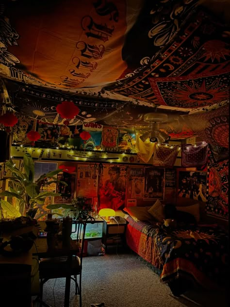 #boho #grunge #indie #indieroom #grungeroomdecor 1970 Room Aesthetic, 2020 Indie Room, Hippy Goth Room, Streetcore Room, Metal Bedroom Aesthetic, Junk Room Aesthetic, Messy Grunge Bedroom, Bedroom Inspirations Earthy, Room Ideas Boho Aesthetic