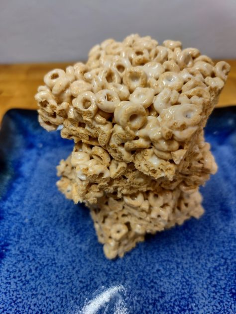 Make Rice Crispy Treats, Marshmallow Cereal, Fruit Loops Cereal, Gluten Free Marshmallows, Fruity Pebbles Cereal, Pebbles Cereal, Honey Nut Cheerios, Krispie Treats Recipe, Marshmallow Treats