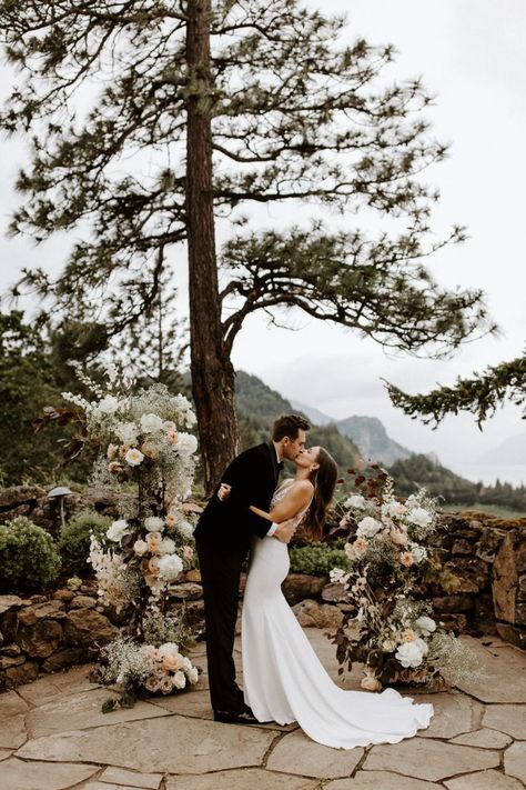 The Griffin House Wedding, The Griffin House Oregon, Griffin House Wedding Oregon, Griffin House Wedding, The Griffin House, Portland Elopement, Hood River Wedding, Oregon Wedding Venues, Pacific Northwest Wedding