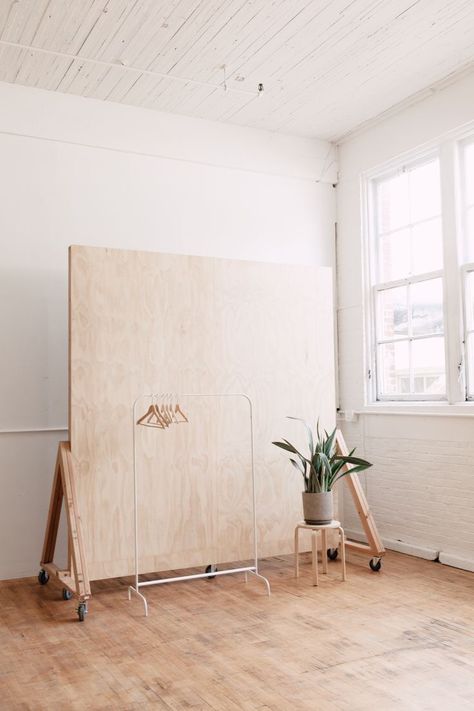 Plywood Backdrop, Corner Deco, Photography Studio Spaces, Ruangan Studio, Photography Studio Design, Photography Studio Setup, Home Studio Photography, Backdrop Wall, Decor Studio