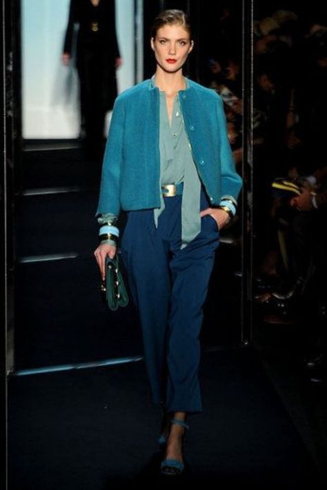 Colors That Go With Teal: How To Mix And Match Wardrobe? Navy Pants Outfit, Mix And Match Wardrobe, Blue Pants Outfit, Turquoise Pants, Turquoise Clothes, Teal Outfits, Teal Pants, Teal Fashion, Teal Blazer