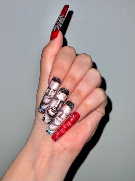 Supernatural Nails Acrylic, Supernatural Nails Designs, Supernatural Nail Art, Silly Nails, Supernatural Nails, Supernatural Series, Series Characters, Painted Portraits, Supernatural Fans