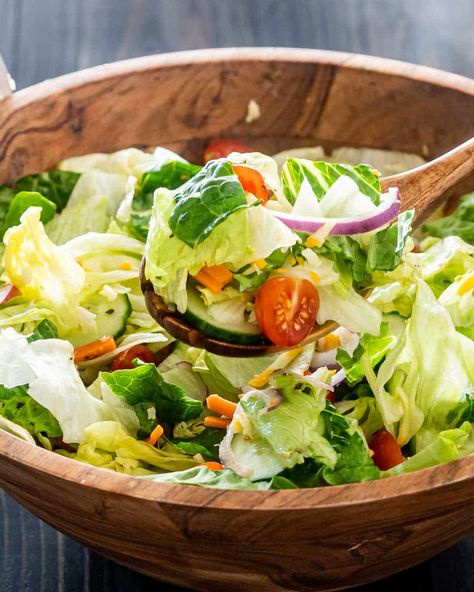 Easy Tossed Salad Basic Salad Ideas, Simple Cheap Salads, Simple Salad For Party, Simple Tossed Salad Recipes, Easy Tossed Salad For A Crowd, Simple Salad For A Crowd, Easy House Salad, Tossed Salad Recipes For A Crowd, Simple Salad Recipe