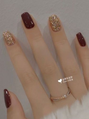 Burgundy And Gold Nails Short, Cranberry And Gold Nails, Garnet And Gold Nails, Maroon And Gold Nails Design, Maroon Nail Designs Burgundy, Red Gel Nails Designs, Maroon And Gold Nails, Burgundy Nails With Gold, Burgundy And Gold Nails