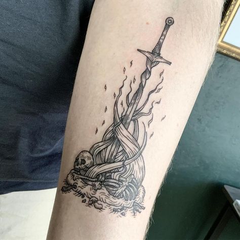 Dark Souls Bonfire Tattoo, Tato Dark, Dark Souls Tattoo Ideas, Sekiro Tattoo, Bonfire Tattoo, Tattoos Reference, Johnny Tattoo, Bloodborne Tattoo, Dark Souls Bonfire