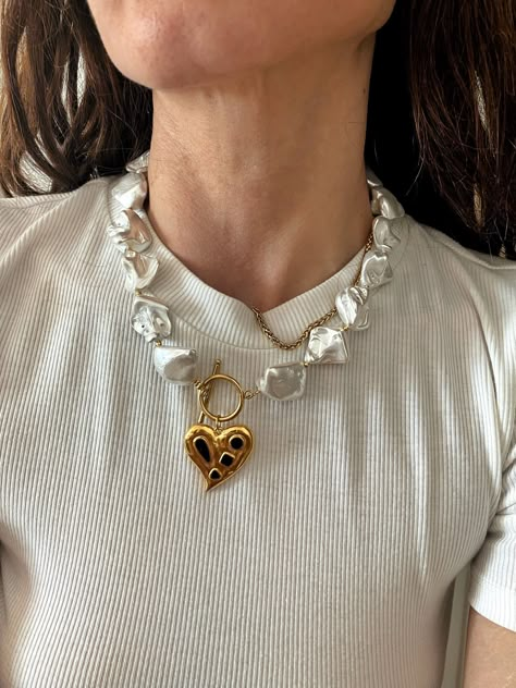 Heart Layered Necklace, Fun Pearl Necklace, Pearl Necklace Chunky, Chunky Necklace Beads, Chunky Beaded Necklace, Pearl Jewlery, Chunky Layers, Chunky Accessories, Oversized Necklace