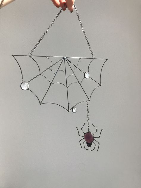 Spider Web Diy, Stained Glass Spider Web, Stained Glass Spider, Wire Spider, Glass Spider, Spider Web Tattoo, Suncatcher Diy, Spiders Web, Purple Bedroom