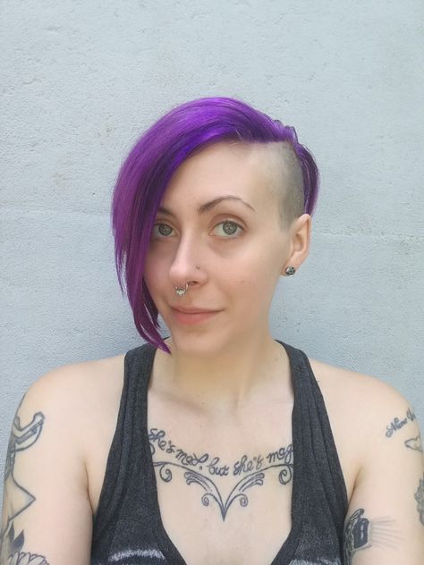 Purple Undercut Hair, Punk Girl Hair, Hair Shaved Sides, Asymmetrical Hair, Side Shave, Lovely Hairstyles, Shorts Hair, Half Shaved Hair, Half Shaved