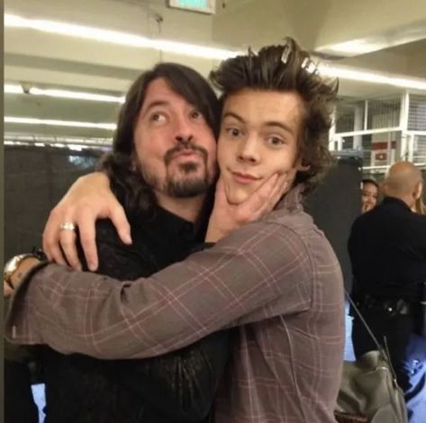 1D meets foo fighters Where Did You Sleep Last Night, Foo Fighters Dave Grohl, Foo Fighters Dave, Foo Fighters Nirvana, Taylor Hawkins, Nirvana Kurt, Dave Grohl, Square Garden, Music People