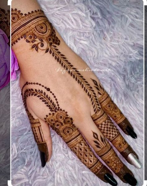 Back Side Mehndi Design, Side Mehndi Design, Back Side Mehndi, Finger Mehendi Designs, Mehndi Designs Simple, Hands Drawing, Henna Tattoo Designs Hand, Basic Mehndi, Latest Henna Designs