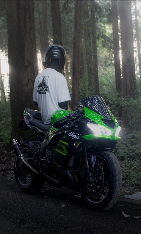 Kawasaki Ninja Zx6r Wallpaper, Kawasaki Ninja 650 Wallpaper, Zx6r Wallpaper, Aesthetic Motorcycle, Bike Pose, Motorcycle Boys, Wallpaper Boy, Kawasaki Ninja H2r, Dream Motorcycle