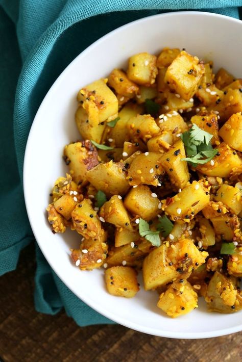 Gujarati Potatoes with Sesame Seeds. Indian Spiced Potatoes with sesame seed and peanuts. Vegan Gluten-free Soy-free Indian Gujarati Recipe. | VeganRicha.com Spiced Potatoes, Gujarati Cuisine, Spring Recipes Dinner, Vegan Indian Recipes, Vegan Richa, Spiced Chickpeas, Gujarati Recipes, Tikka Masala, Samosa