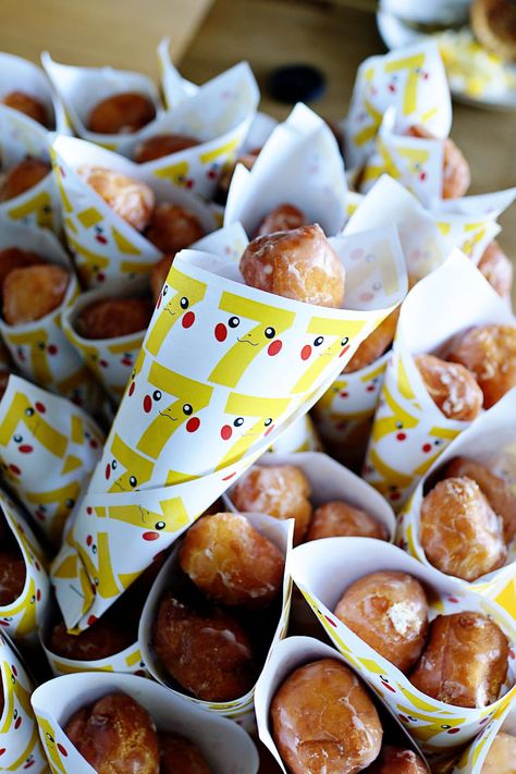 Pikachu Party Food, Pokemon Food Ideas Birthdays, Pokemon Food Ideas, Pokemon Birthday Party Food, Pokemon Birthday Party Invitations, Pikachu Birthday Party Ideas, Pokemon Party Food, Pokémon Birthday Ideas, Pokemon Camp