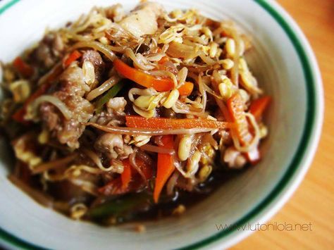 Ginisang Togue & Tokwa is sautéed mung bean sprouts and tofu, generally with other vegetables and pork or chicken. It usually is served as either a side or a main dish eaten with rice. Ginisang Togue, Stir Fry Bean Sprouts, Grandma Recipes, Grandmas Recipes, Pinoy Food, Bean Curd, Bean Sprouts, Pork Dishes, Food Festival