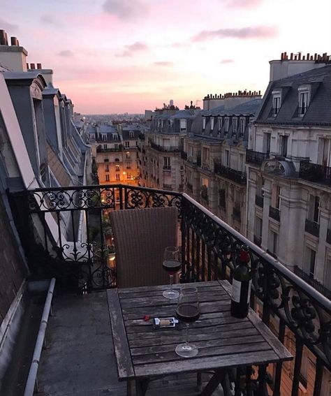 Drinking wine during sunset in Paris🍷 . . . . via - @jiawa.liu __________________________________________ #paris #france #parisfrance #parisvibes #france🇫🇷 #parisphotography #architecture #parisart #french #frenchwine #sunsetphotography #parisstreetstyle #classy #class #lifestyle #elegant #elegantstyle #aesthetic #mood #vintageaesthetic #architecturephotography #architecturedesign #love #positivevibes #goodvibes #goodvibesonly Parisian Balcony, Addie Larue, Paris Dream, Parisian Life, Living In Europe, Paris Jackson, Paris Aesthetic, City Vibe, Living In Paris