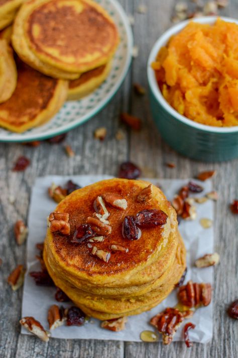 This Butternut Squash Pancakes recipe is an easy way to add some extra vegetables to breakfast! Made with just a few ingredients, they can be made ahead of time and reheated and also make a great, healthy snack! Butternut Squash Pancakes, Squash Pancakes, Butternut Squash Cinnamon, Butternut Recipes, Healthy Pancake Recipes, Kid Recipes, Toddler Recipes, Fall Appetizers, Kid Friendly Snack