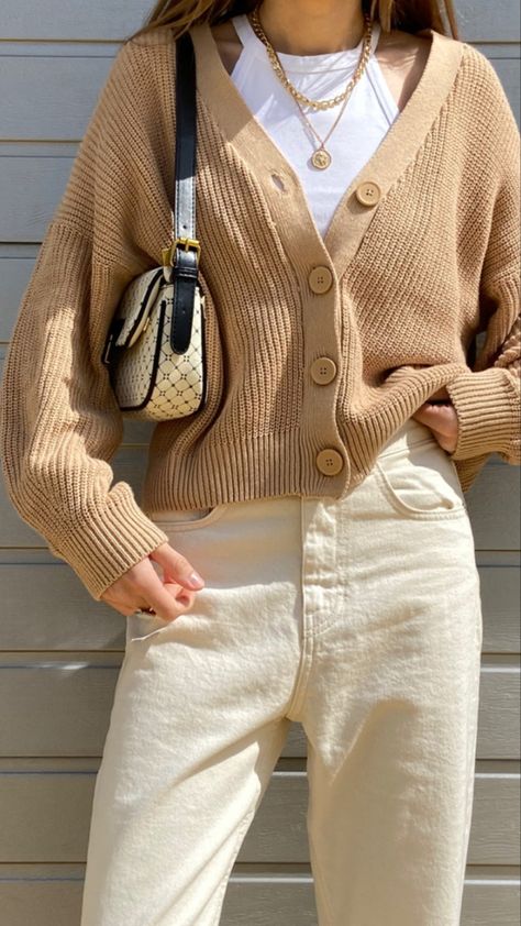 Beige Cropped Cardigan Outfit, Cardigan Hijab Outfit, Cropped Cardigan Outfit, Casual Neutral Outfits, Beige Pants Outfit, Spring Teacher Outfits, Capsule Wardrobe Women, Classroom Style, Outfits New York