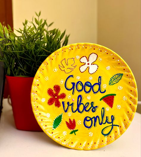 Diy Plate Decorating Wall Art, Paper Plate Wall Decor Diy, Wall Plates Decor Diy, Wall Plate Painting Ideas, Plate Art Wall Decorating Ideas, 2024 Diwali, Diy Plates, Paper Plate Design, Belly Flab