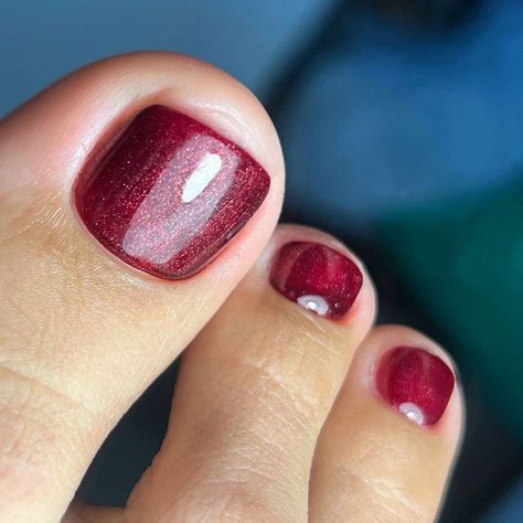 Fall Toe Nail Art 26 Ideas - Designs, Colors, and Trends for 2024 Burgundy Toe Nails Designs, Fall Toe Nail Colors Autumn, Fall Toenails, Fall Pedicure Colors, Fall Pedicure Designs, Mint Green Nail Polish, Red Pedicure, Fall Toe Nails, Fall Pedicure