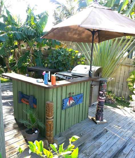 I used two 48x40 pallets and a 12x2 board for the top. I painted them green and added custom signs to the front. Wooden Pallet Bar, Bar En Plein Air, Pallet Bar Diy, Bar Mini, Diy Outdoor Bar, Bar Exterior, 1001 Pallets, Pallet Bar, Backyard Bar