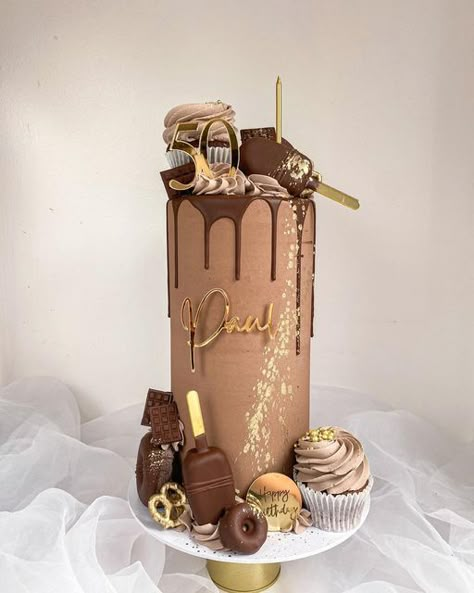 𝐀.𝐌𝐚𝐫𝐢𝐞𝐂𝐚𝐤𝐞𝐫𝐲 𝐄𝐬𝐭. 𝟐𝟎𝟏𝟗 on Instagram: "Monday Drip 💧 #cake #cupcake #cakesofinstagram #cakecakecake #buttercream #piping #caketrend #cakeart #buttercreamart #abstractcake #cakeideas #cakeoftheday #cakesofig #cupcakedesign #cakesofinstagram #wilton #cakestagram #cakesofinsta #instagood #instadaily #caketrends #cakegrid #chocolatecake #chocolateoverload #cadburycake #kindercake #menscake #boyscake #chocchoc" Tall Drip Cake, Tall Birthday Cakes For Women, Tall Chocolate Cake, Tall Cake Ideas, Drip Cake Ideas, 2 Tier Chocolate Cake Design, Tall Cake, Tall Chocolate Cake Designs, Tall Cake Designs