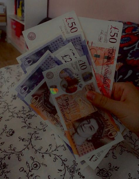 #money #aesthetic #pounds Money In Pounds, Widgetsmith Affirmations, Money Box Aesthetic, Money Aesthetic English, Money Aesthetic British, Pound Money Aesthetic, British Pounds Aesthetic, English Money Aesthetic, Money Pounds Aesthetic