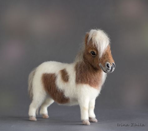 Horse Needle Felting, Needle Felt Horse, Needle Felted Horse, Felt Horses, Needle Felting Diy Tutorials, Felted Horse, Felt Horse, Horse Christmas Ornament, Needle Felting Diy