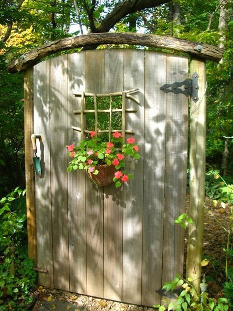 Two Men and a Little Farm: SECRET GARDEN DOOR INSPIRATION THURSDAY Secret Garden Door, Creative Garden Decor, Garden Entrance, Garden Deco, The Secret Garden, Creative Gardening, Unique Gardens, Garden Doors, Deco Floral