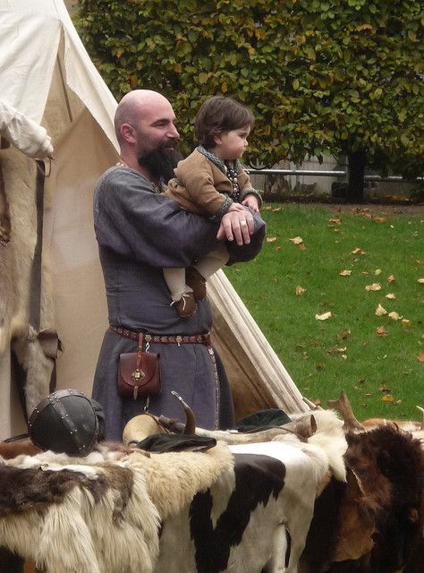 Viking Baby, Viking Garb, History Queen, Viking Life, Viking Costume, Viking Clothing, Father And Baby, Strange History, Viking Culture