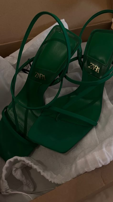 Heels Aesthetic Green, Zara Heels Aesthetic, Zara Heels 2023, Prom Shoes Green, Zara Green Heels, Green Heels Aesthetic, Zara Summer 2023, Green Sandals Heels, Green Shoes Heels