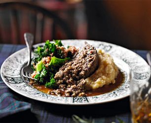 Haggis Recipe with Whisky Gravy Bangers And Mash With Guinness Onion Gravy, Gravey Recipe, Vegetarian Haggis Recipe, Whisky Sauce For Haggis, Burns Dinner, Haggis Recipe, Burns Supper, Scottish Dishes, Fish And Chip Shop