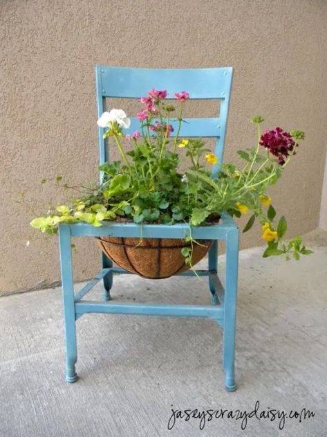 Dark Eclectic Home, Vegetable Container Gardening, Dark Eclectic, Upcycled Chairs, Outdoors Ideas, Chair Planter, Repurposing Ideas, 4th Of July Shirts, Mini Gardens