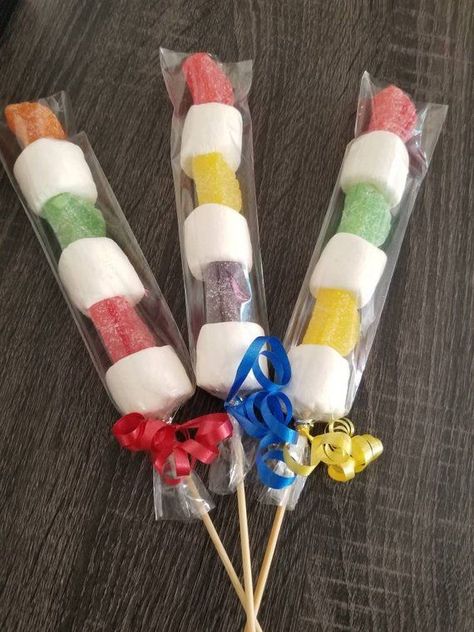 Fruit Kabobs Kids, 4de Verjaardag, Candy Kabobs, Candy Land Birthday Party, Fruit Candy, Circus Theme Party, Candy Birthday Party, Fruit Kabobs, Candyland Birthday