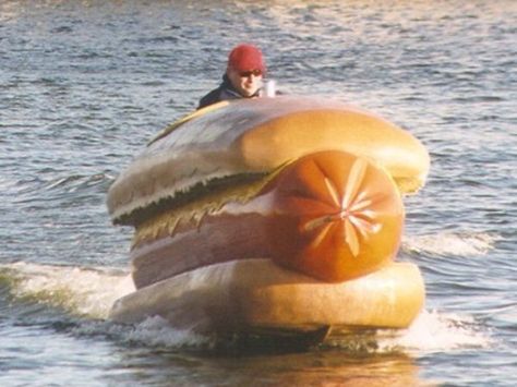 Hot dog boat... because who wouldn't want one? Float Your Boat, Picture Day, Ride On, Im Awesome, Water Crafts, Hot Dogs, I Laughed, Pool Float, A Man